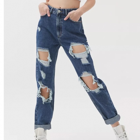 BDG High-Waisted Mom Jean – Destroyed Medium Wash - Picture 3 of 3